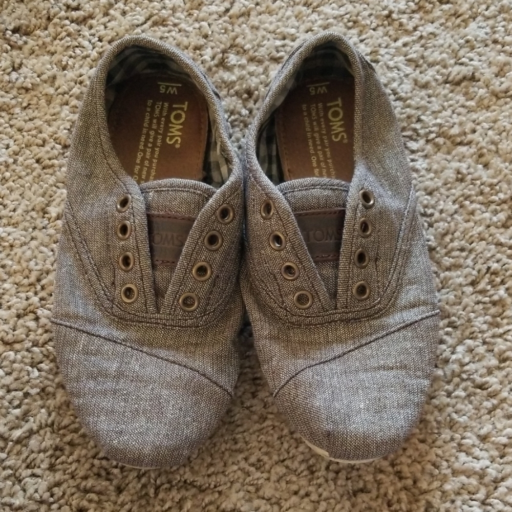 Tom's slip on loafers flats shoes. Size 5